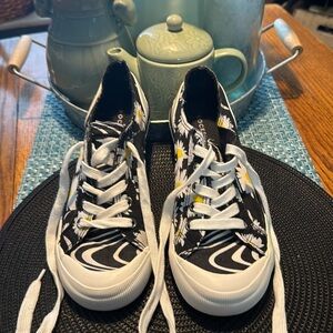 Rocket Dog Daisy Floral lace-up sneakers - Women’s Size 7.5